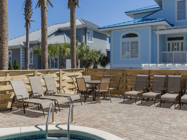 Luxury Beach Vacation Home wit Large Pool & Upscale Decor
